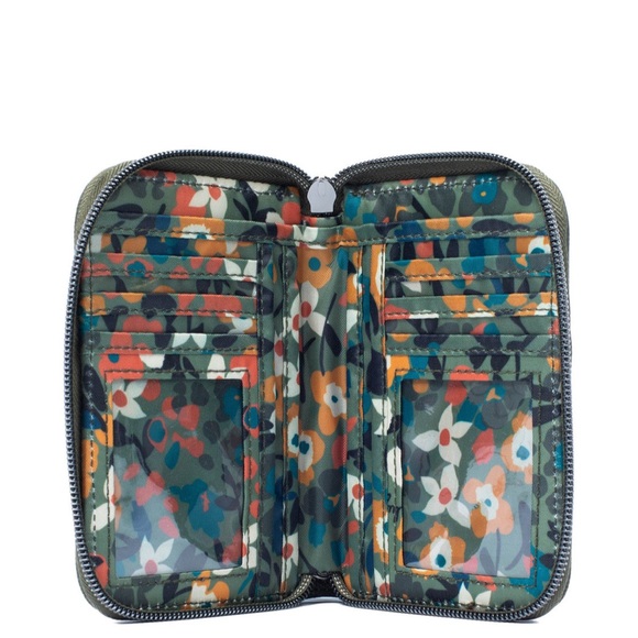 Lug Rodeo 2 Matte Luxe VL RFID Wallet NWT - Picture 12 of 14